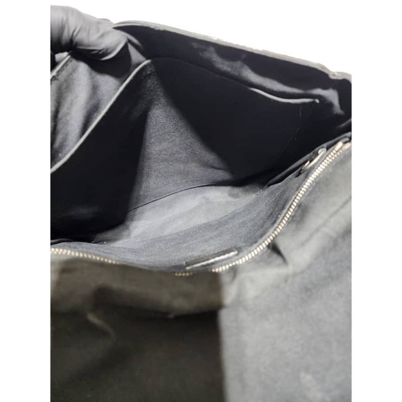 Authentic Louis Vuitton Taiga Andrei Messenger/Crossbody Bag Dark Grey - Picture 5 of 16